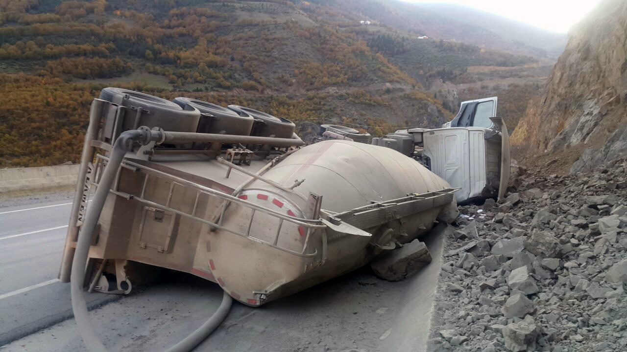 Kürtün’de 2 kaza, 4 yaralı 1