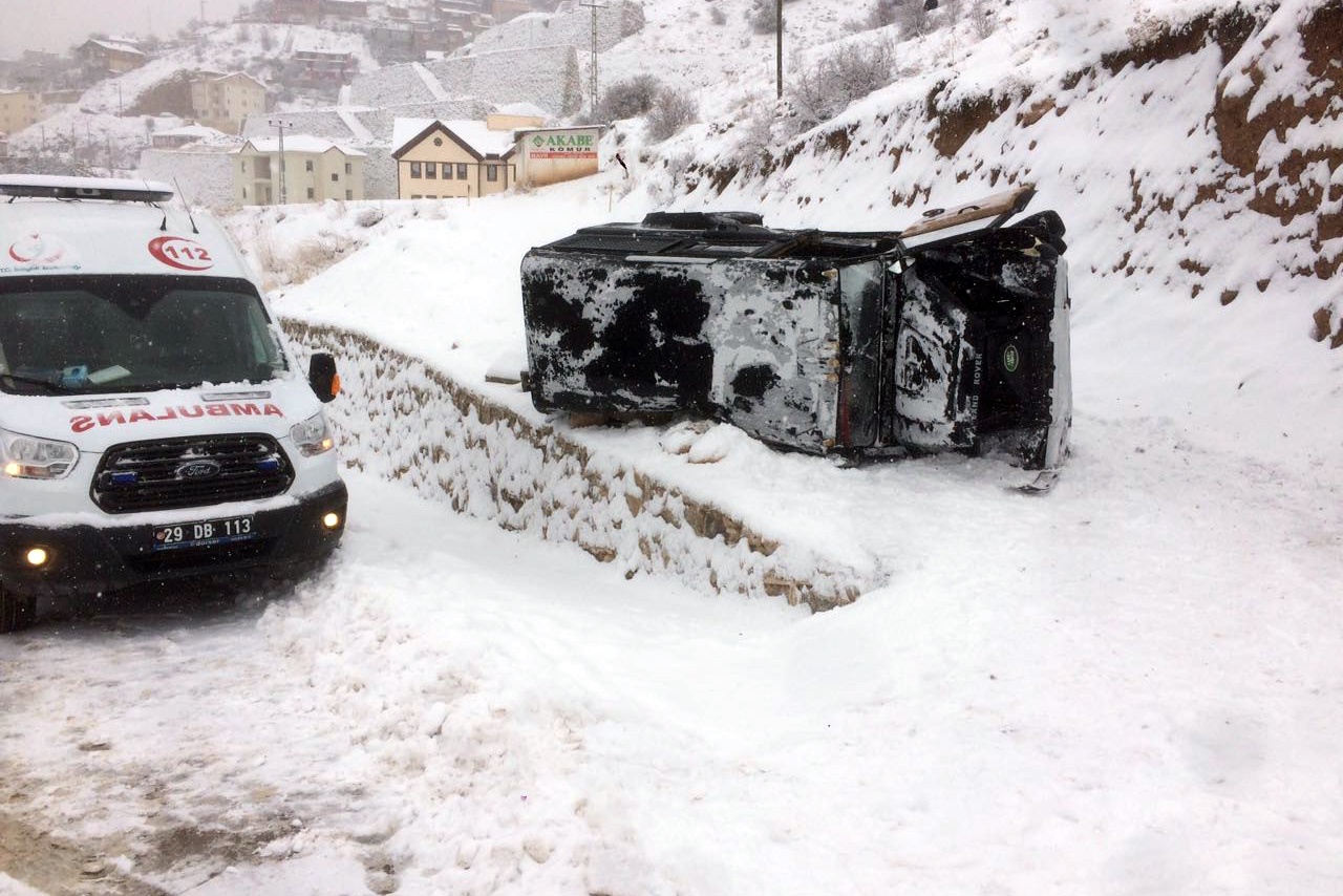 Gümüşhane’de 2 kazada 3 yaralı 4