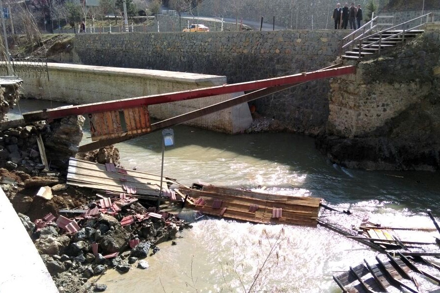 Yıkılan köprünün yerine yenisi yapılacak 2