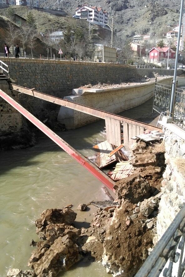 Yıkılan köprünün yerine yenisi yapılacak 4