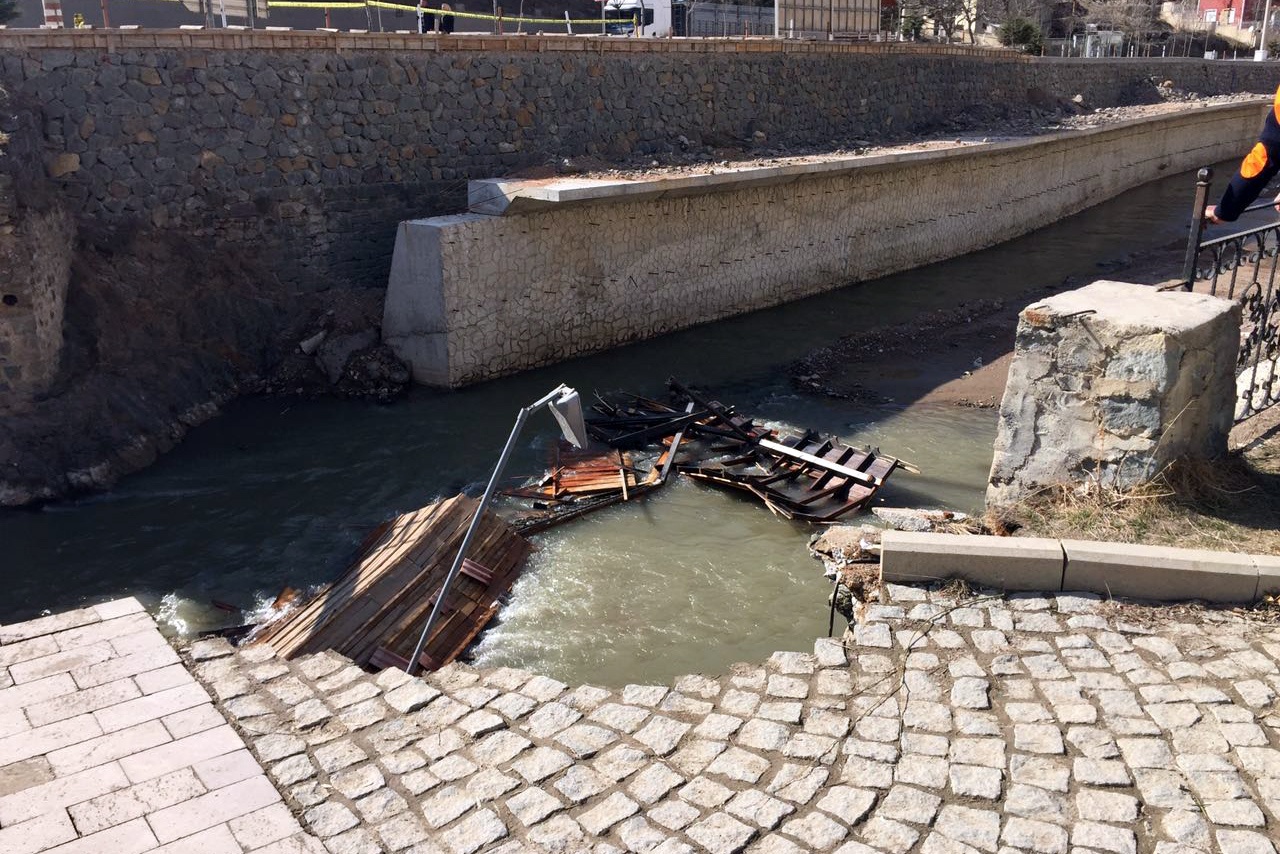 Yıkılan köprünün yerine yenisi yapılacak 8