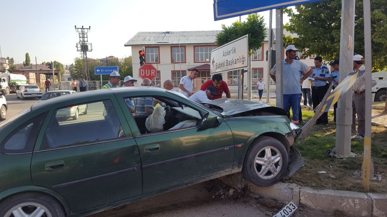 Kelkit’te trafik kazası: 3 yaralı  4