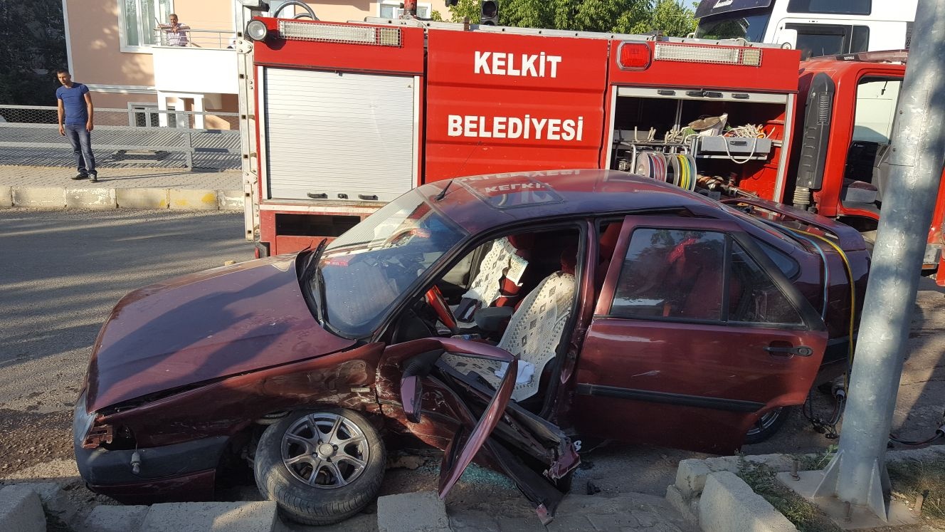 Kelkit’te trafik kazası: 3 yaralı  5