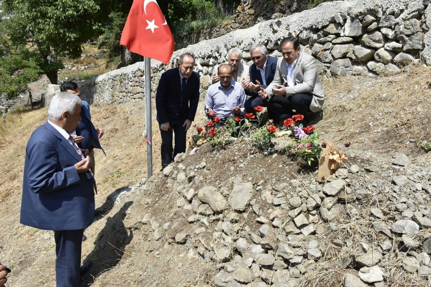 TBMM Başkanvekili Hamzaçebi'den şehit öğretmenin ailesine ziyaret   4