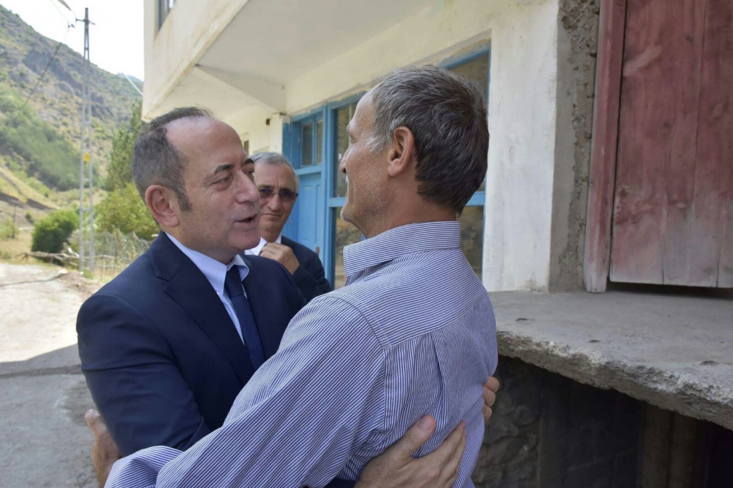 TBMM Başkanvekili Hamzaçebi'den şehit öğretmenin ailesine ziyaret   1