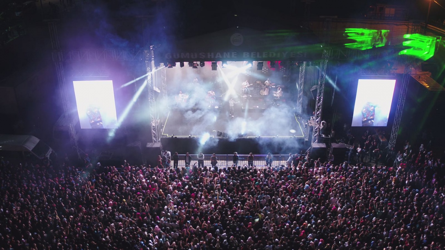 Festival sona erdi 27