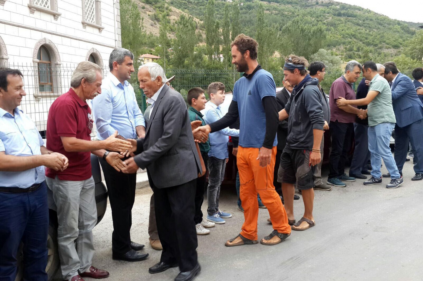 Bisikletle dünyayı geziyorlar, Anadolu insanı yüzünden turlarını tamamlayamıyorlar 1