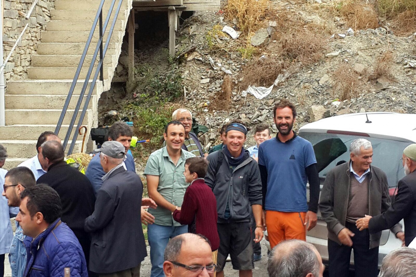 Bisikletle dünyayı geziyorlar, Anadolu insanı yüzünden turlarını tamamlayamıyorlar 4