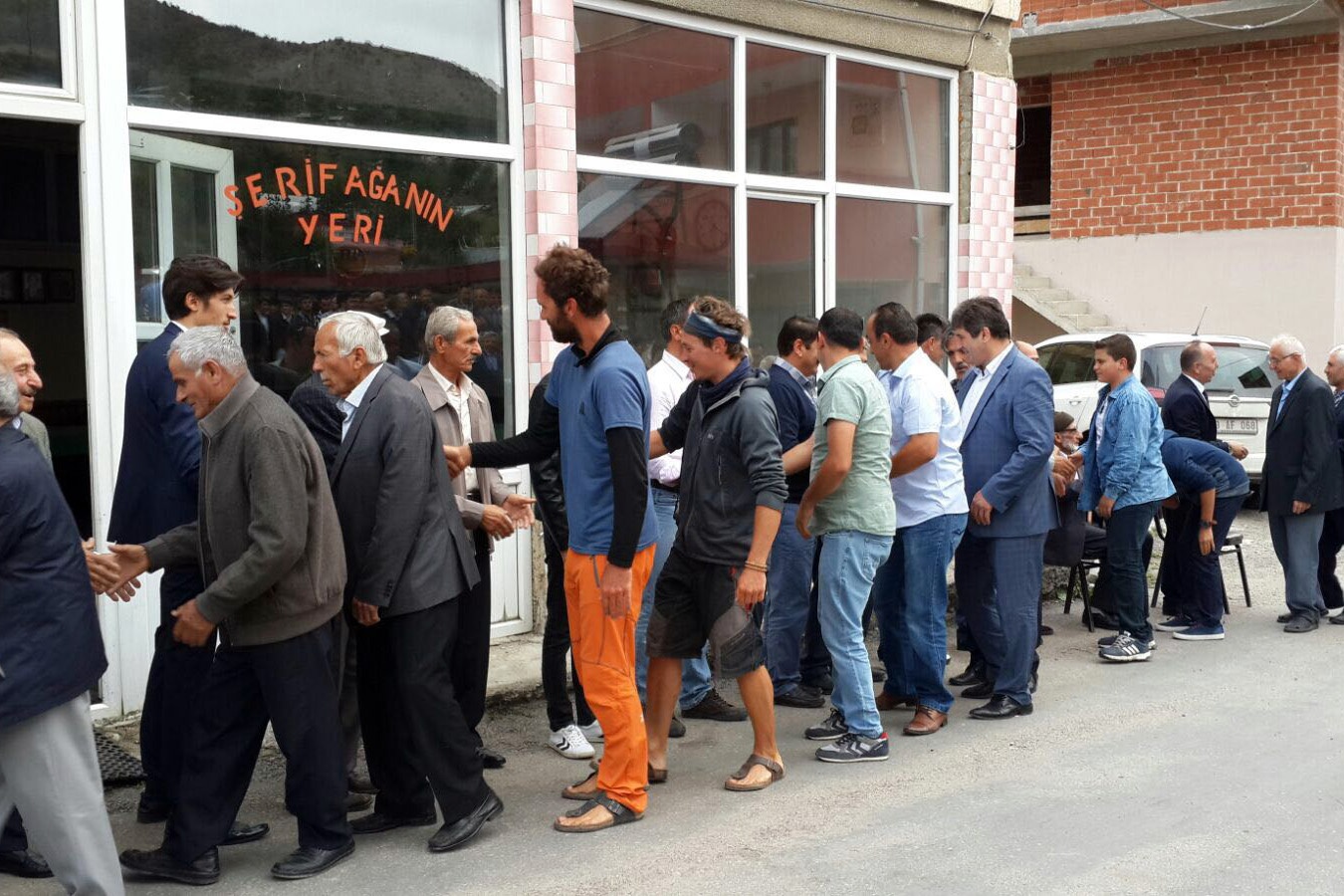 Bisikletle dünyayı geziyorlar, Anadolu insanı yüzünden turlarını tamamlayamıyorlar 7