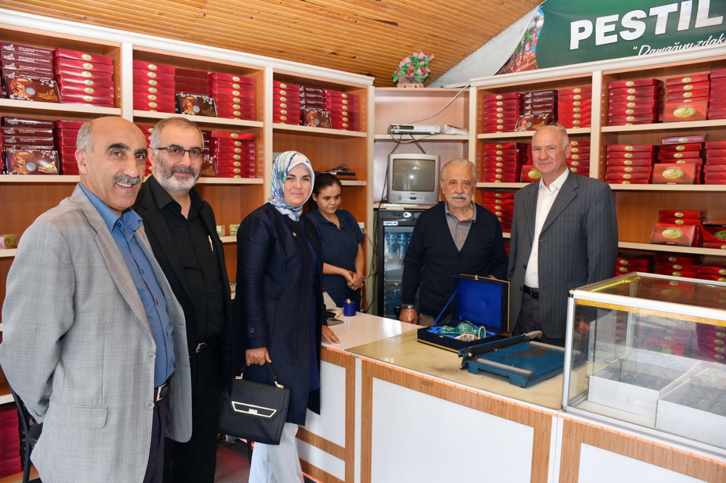 AK Parti’den yaşlılara ziyaret 3