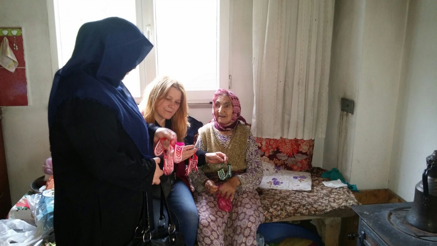 AK Parti’den yaşlılara ziyaret 8