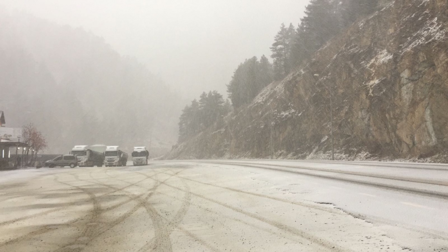 Zigana geçidi beyaza büründü 1