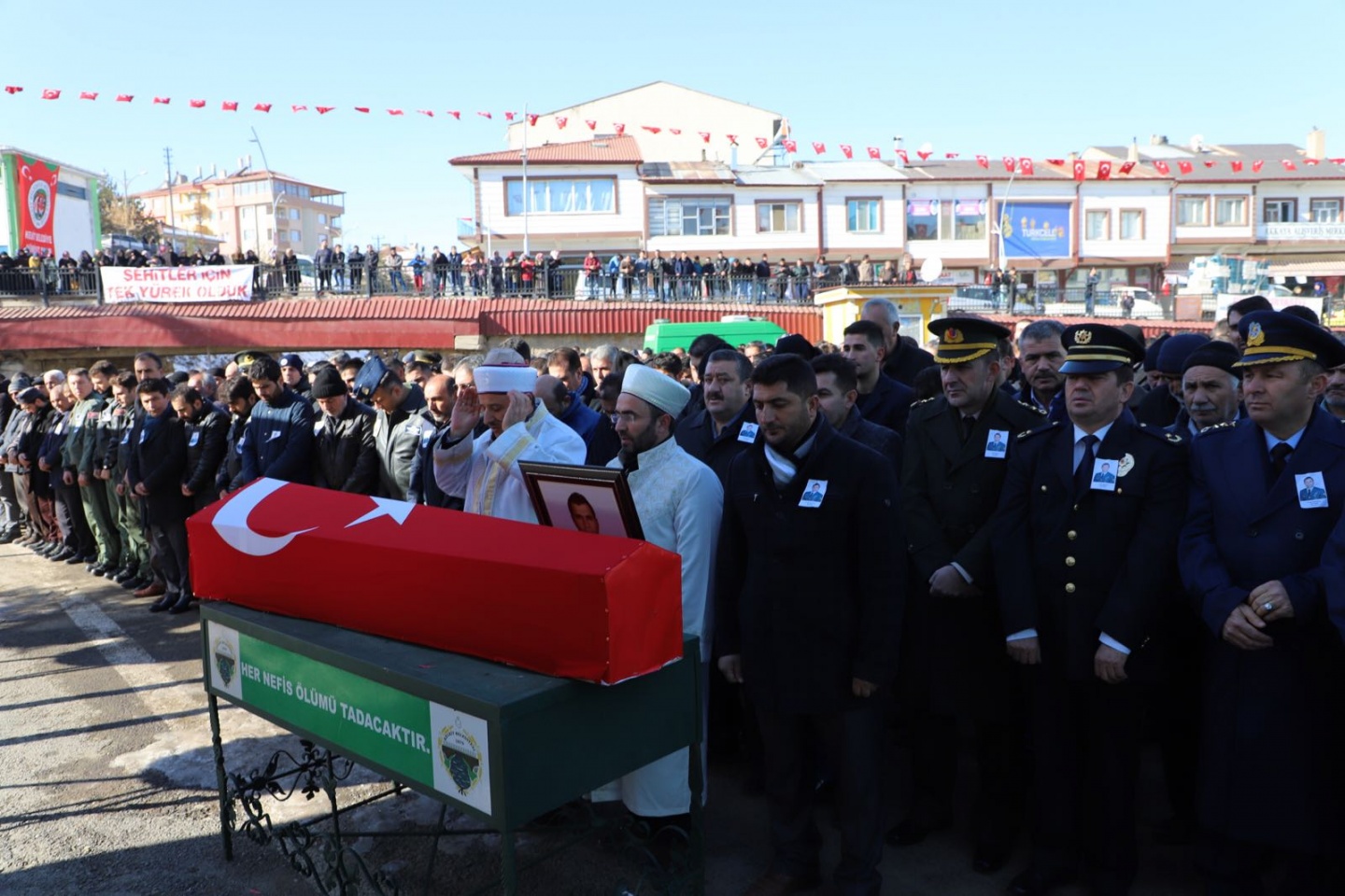 Şehidimiz son yolculuğuna uğurlandı 7