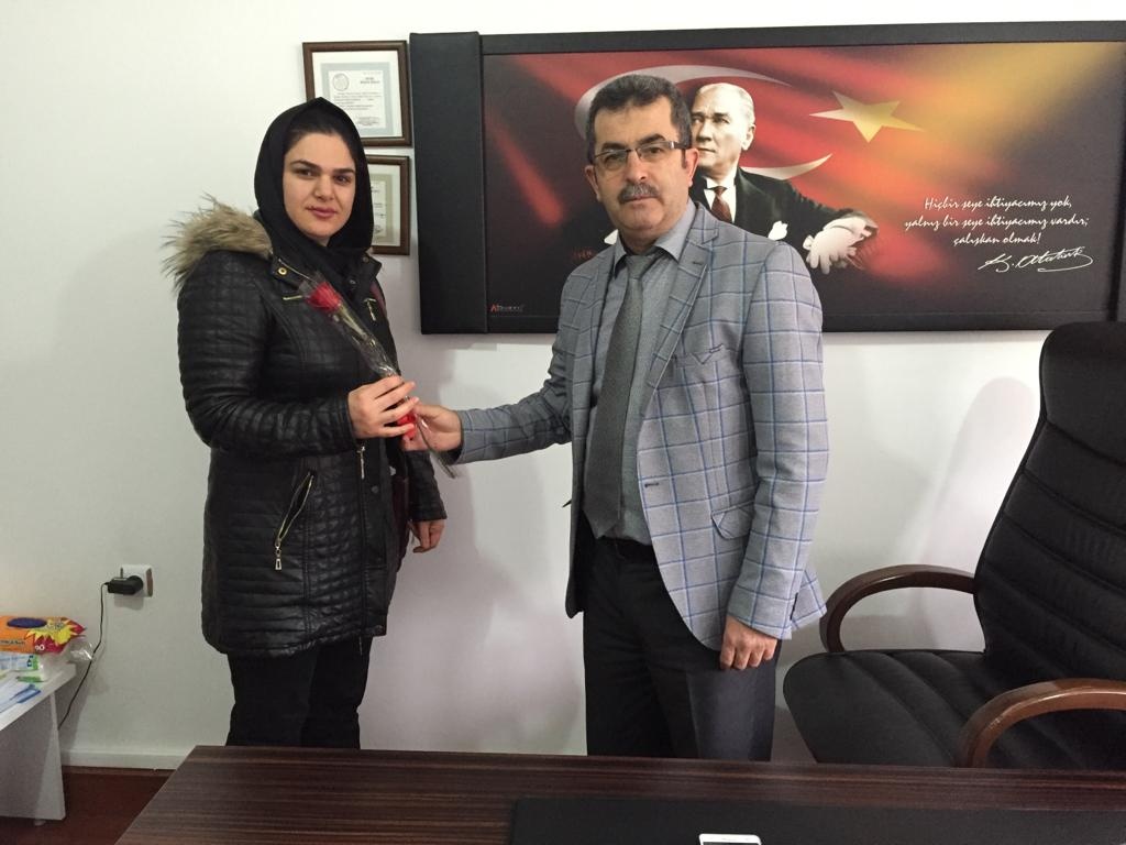 Göçmen kadınlara karanfil 4