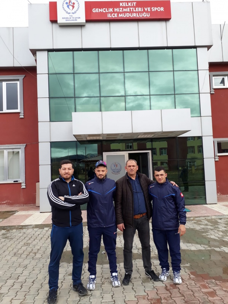 İşitme engelli güreşçilerimiz madalyalarla döndü 3