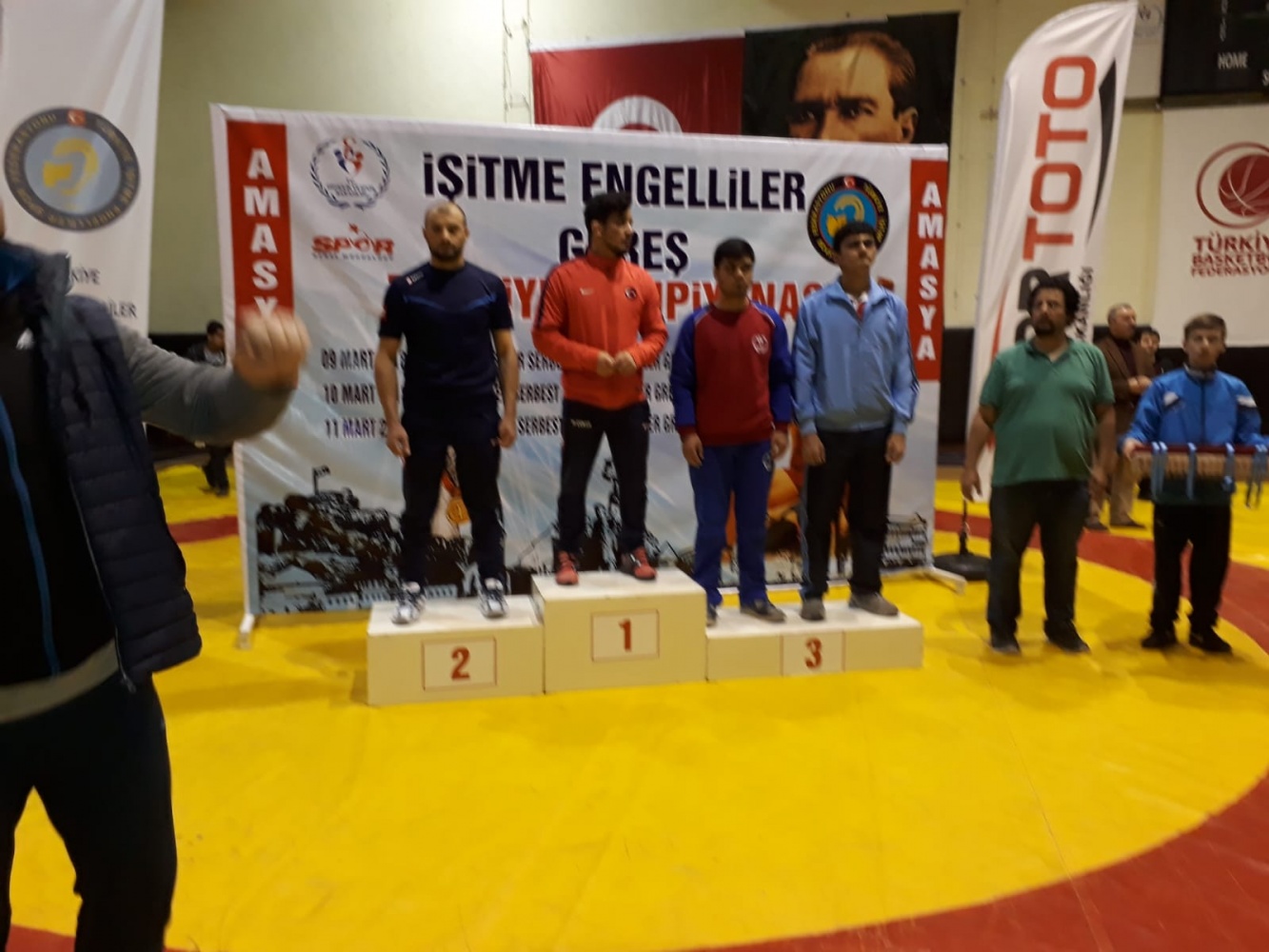 İşitme engelli güreşçilerimiz madalyalarla döndü 4