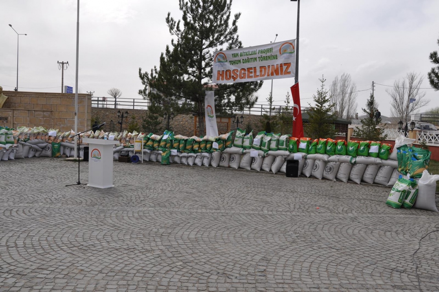 Gümüşhane’de çiftçilere 102,3 ton yem bitkisi tohumu dağıtıldı 16