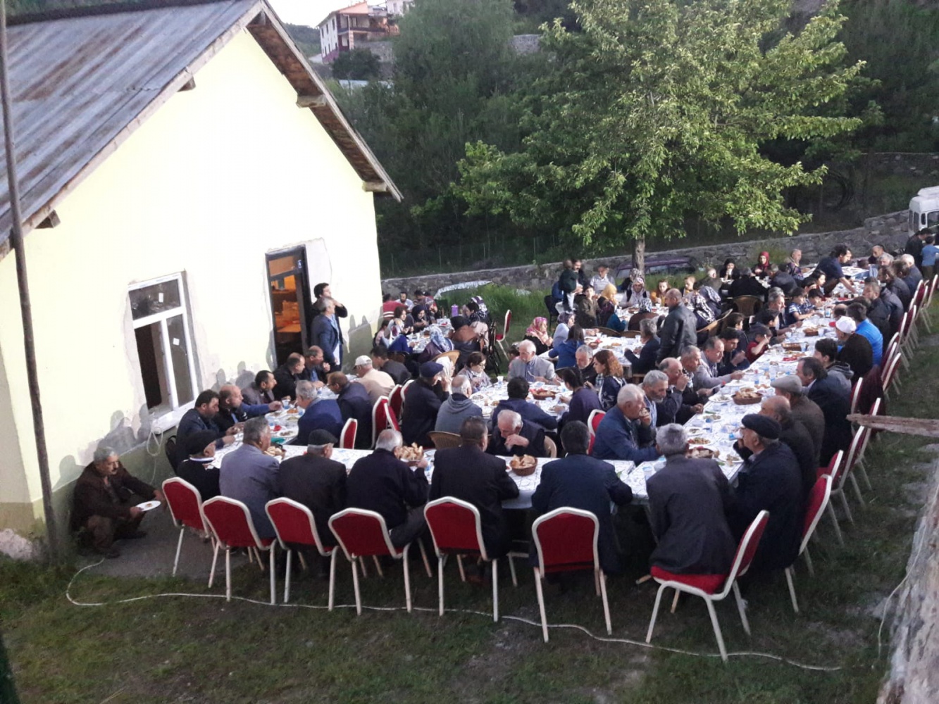 Yağlıdere köylüleri iftar sofrasında buluştu 1