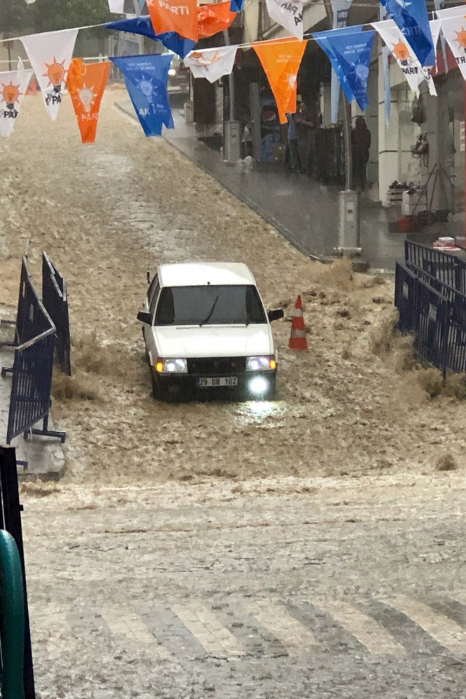 Gümüşhane’yi yağmur ve dolu vurdu 7