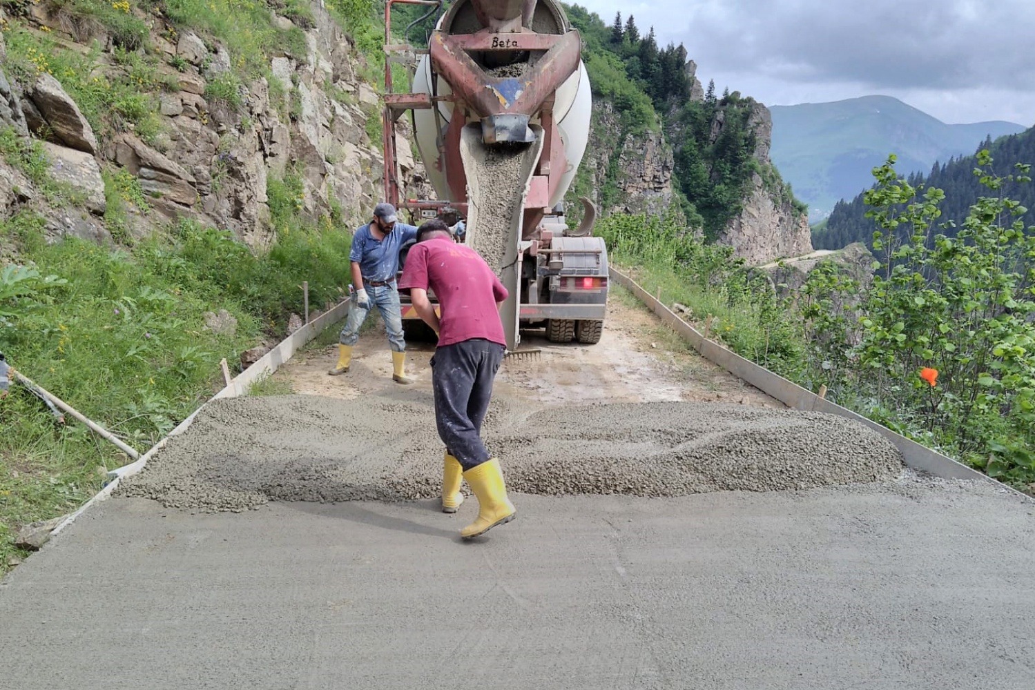 Gümüşhane’de en uzak köyün yolu da betonla kaplandı 1