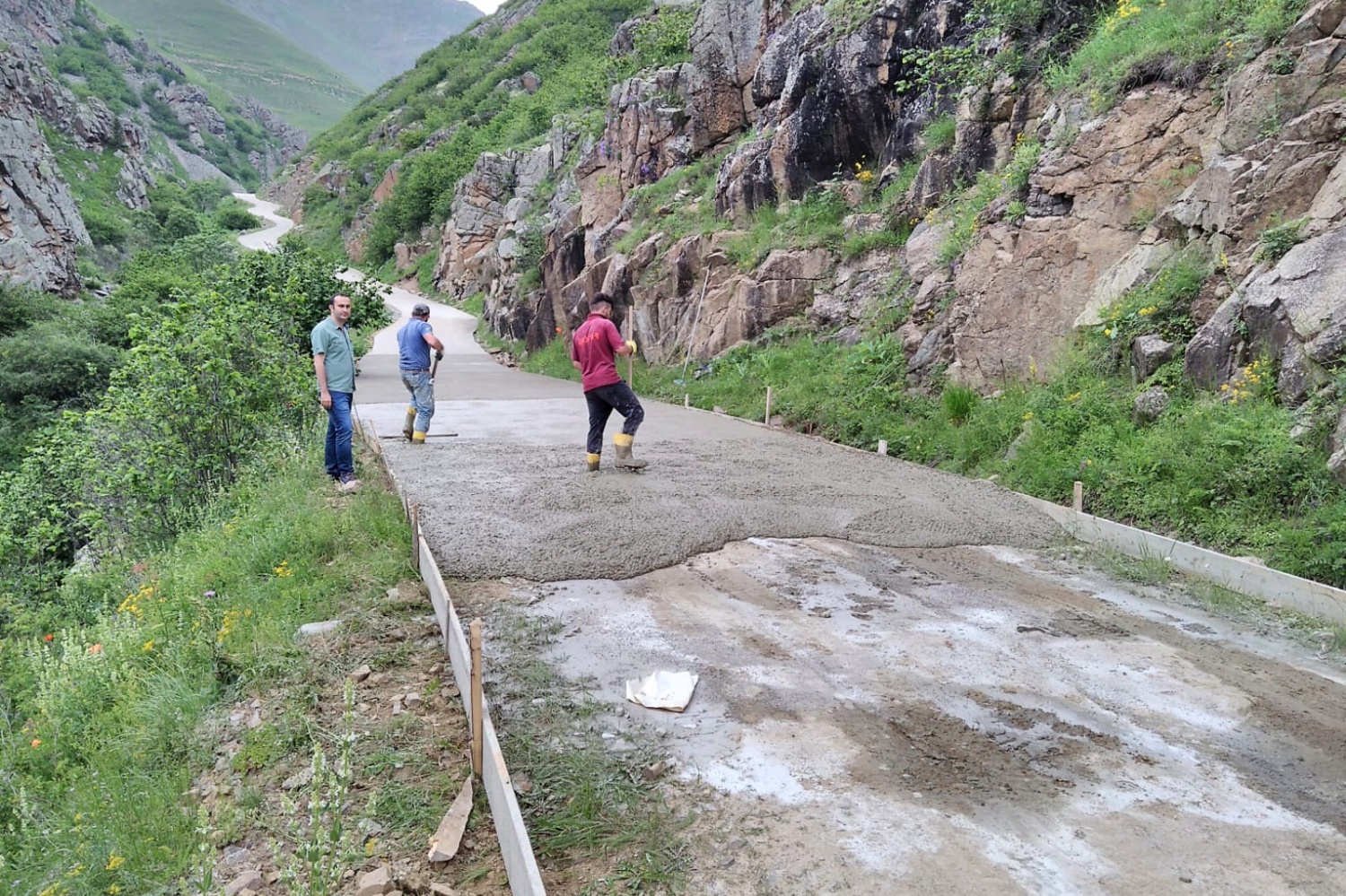 Gümüşhane’de en uzak köyün yolu da betonla kaplandı 2