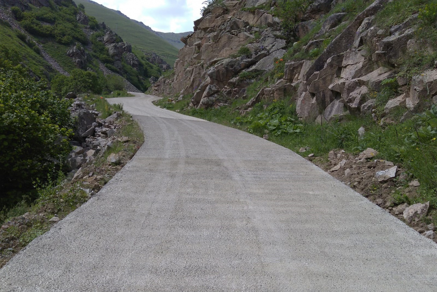 Gümüşhane’de en uzak köyün yolu da betonla kaplandı 3