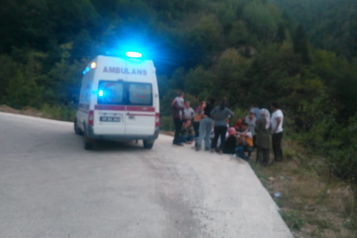 Gümüşhane'de yayladan dönen otomobil takla attı: 7 yaralı 1