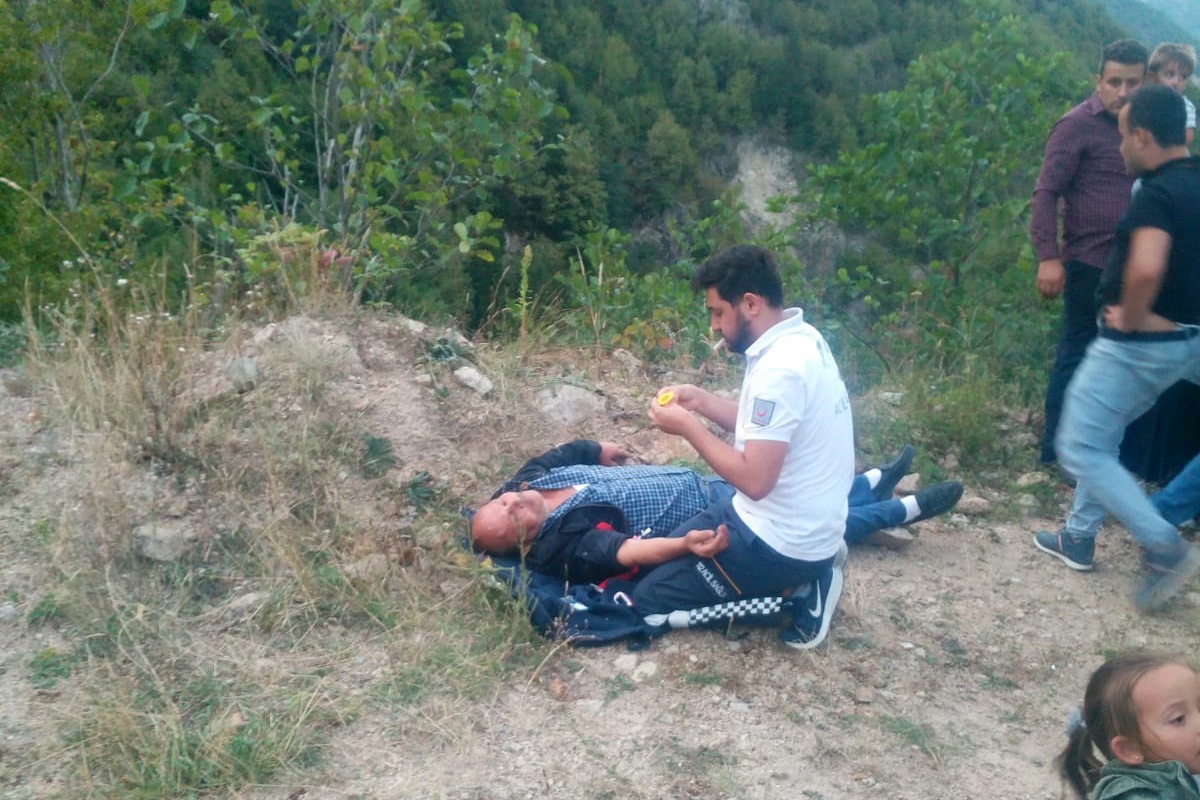 Gümüşhane'de yayladan dönen otomobil takla attı: 7 yaralı 4