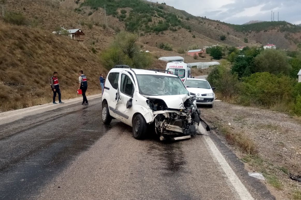 Gümüşhane’de trafik kazası: 3 yaralı 1