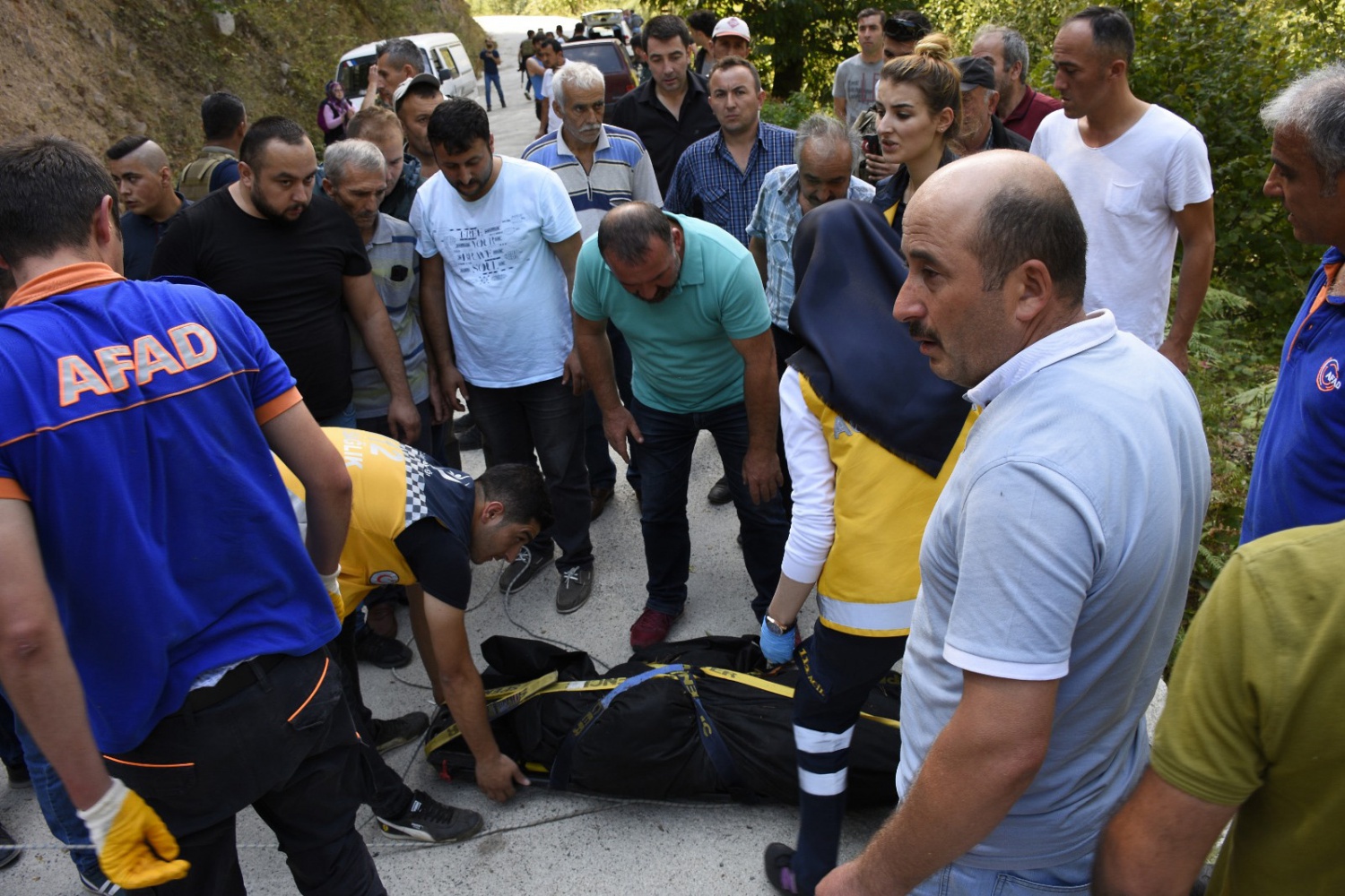 Kürtün’de minibüs uçuruma yuvarlandı: 3 ölü, 3 yaralı 2