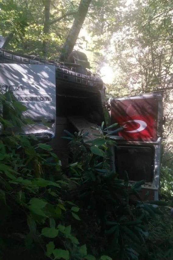 Kürtün’de minibüs uçuruma yuvarlandı: 3 ölü, 3 yaralı 9