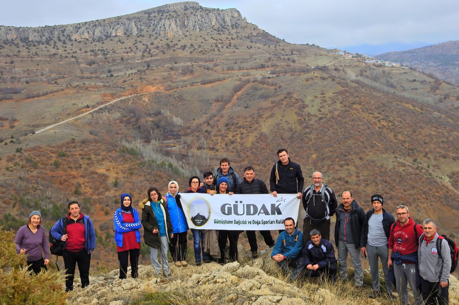 Gümüşhaneli dağcılar öğretmenler için yürüdü 13