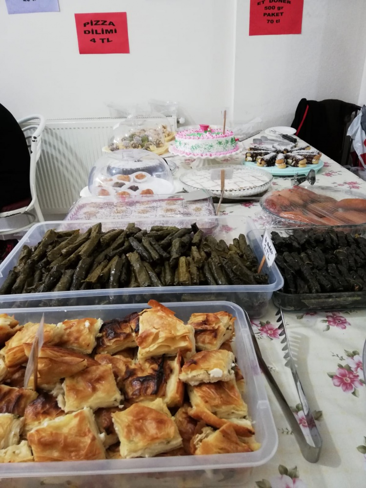 Bu kermesin geliri öğrencilere  1