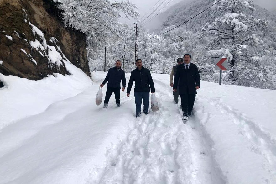 Kürtün’de yaban hayvanları için doğaya yem bırakıldı 4