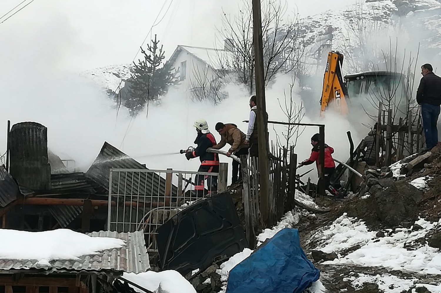 Bir yıllık emeği küle döndü 5