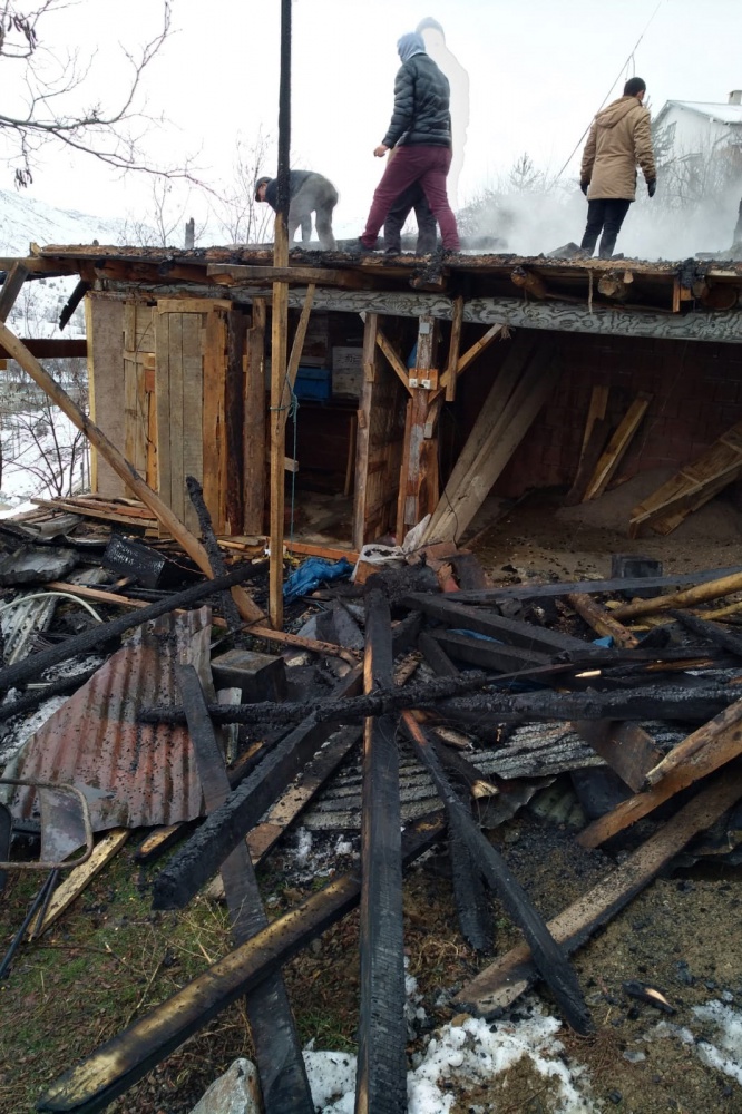 Bir yıllık emeği küle döndü 14