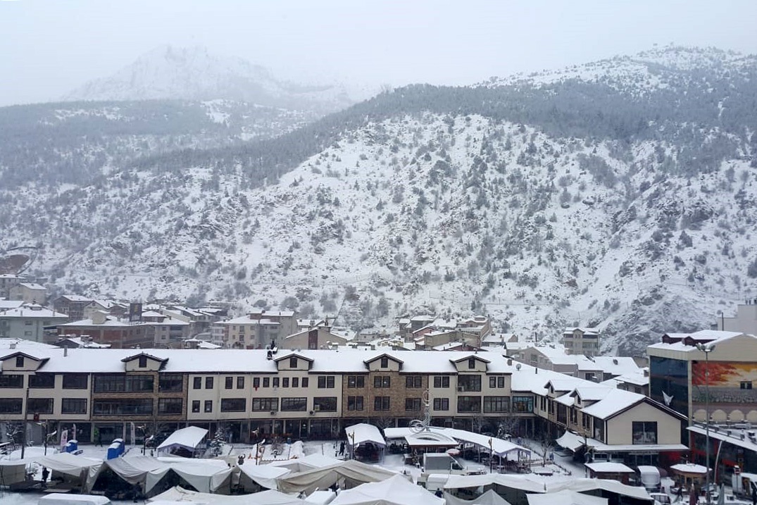 Kar yağdı 2 saatte 5 maddi hasarlı kaza meydana geldi 1