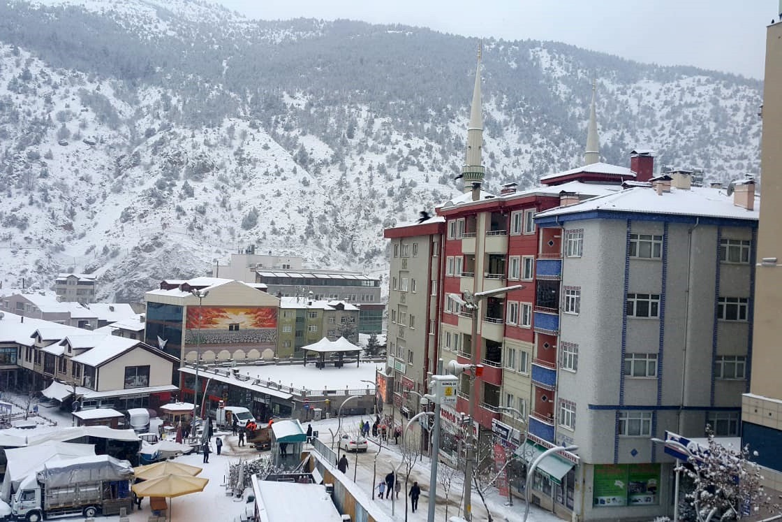 Kar yağdı 2 saatte 5 maddi hasarlı kaza meydana geldi 3