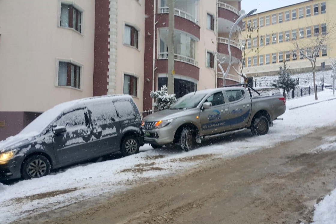 Kar yağdı 2 saatte 5 maddi hasarlı kaza meydana geldi 4