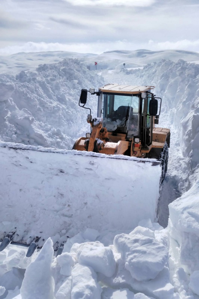 Gümüşhane’de yerel seçimler öncesi köy yollarında karla mücadele çalışmaları hızlandı 6