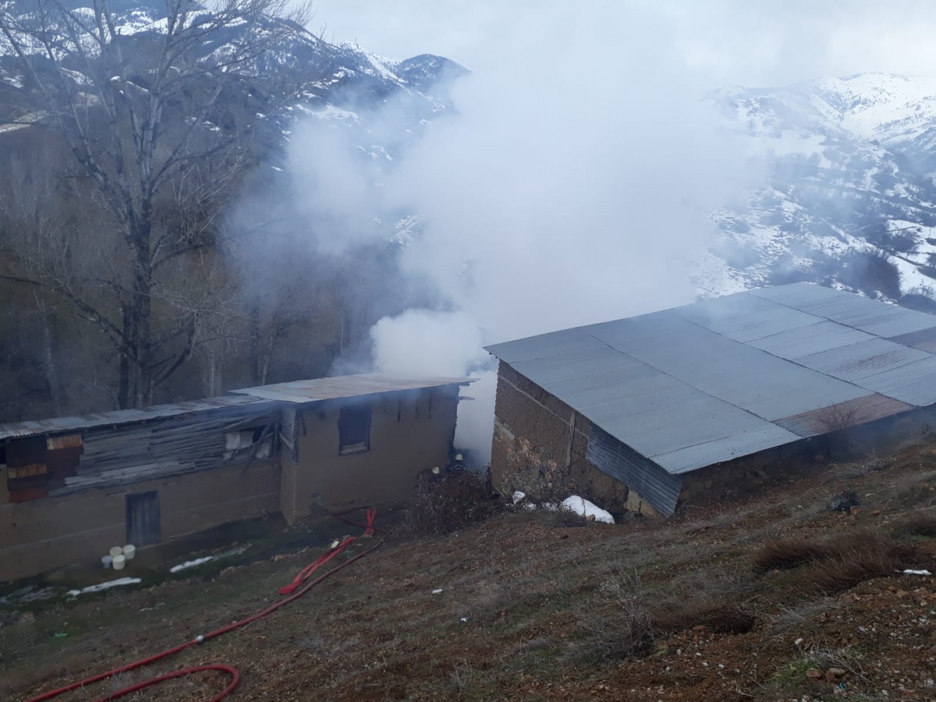 Gümüşhane’de çatı yangını 2