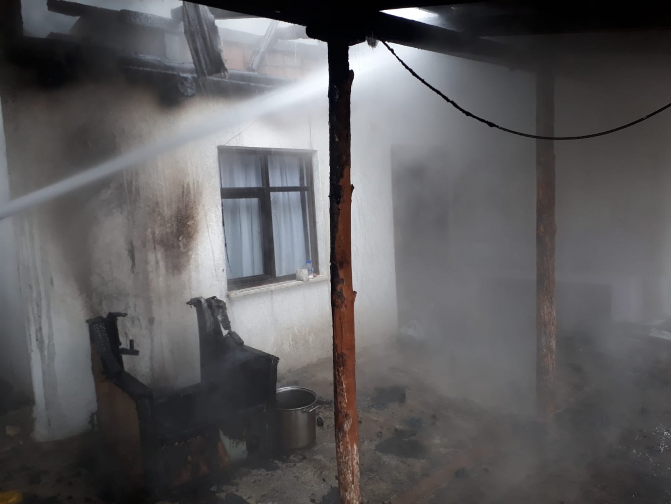 Gümüşhane’de çatı yangını 1