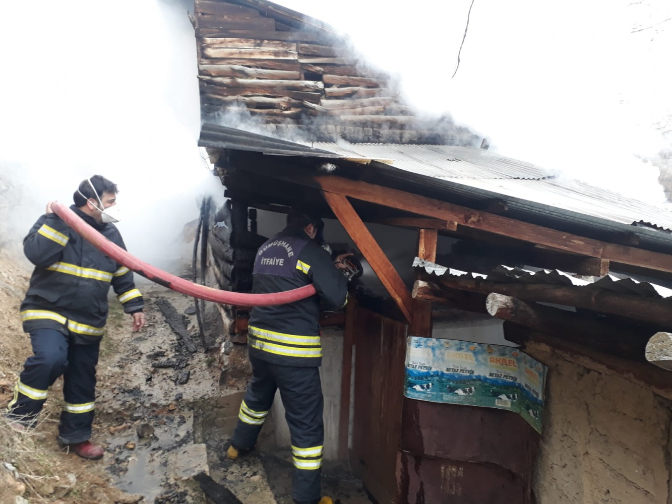 Gümüşhane’de çatı yangını 4