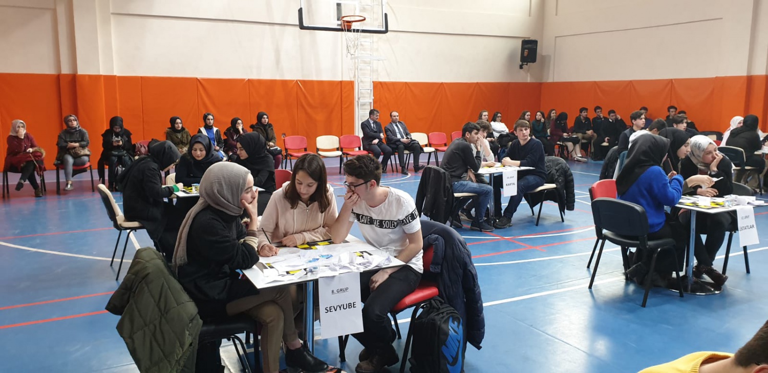 Gençler bilgi yarışmasında ter döktü 9