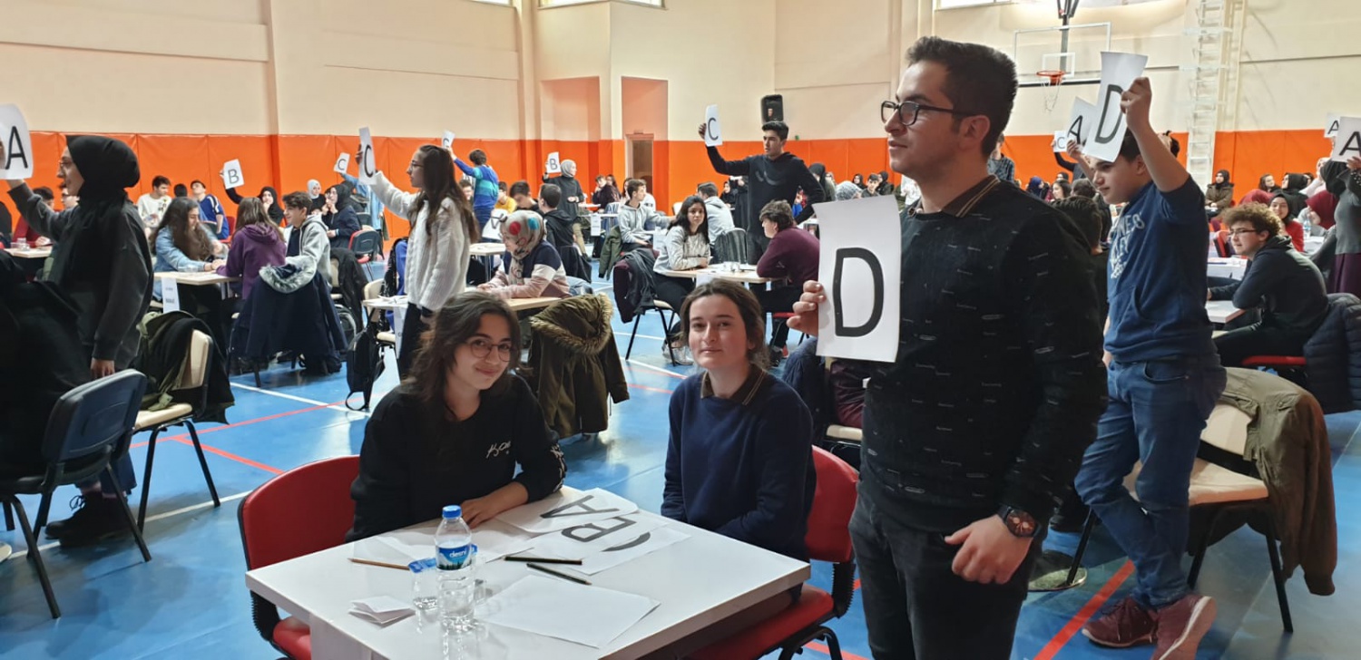 Gençler bilgi yarışmasında ter döktü 12