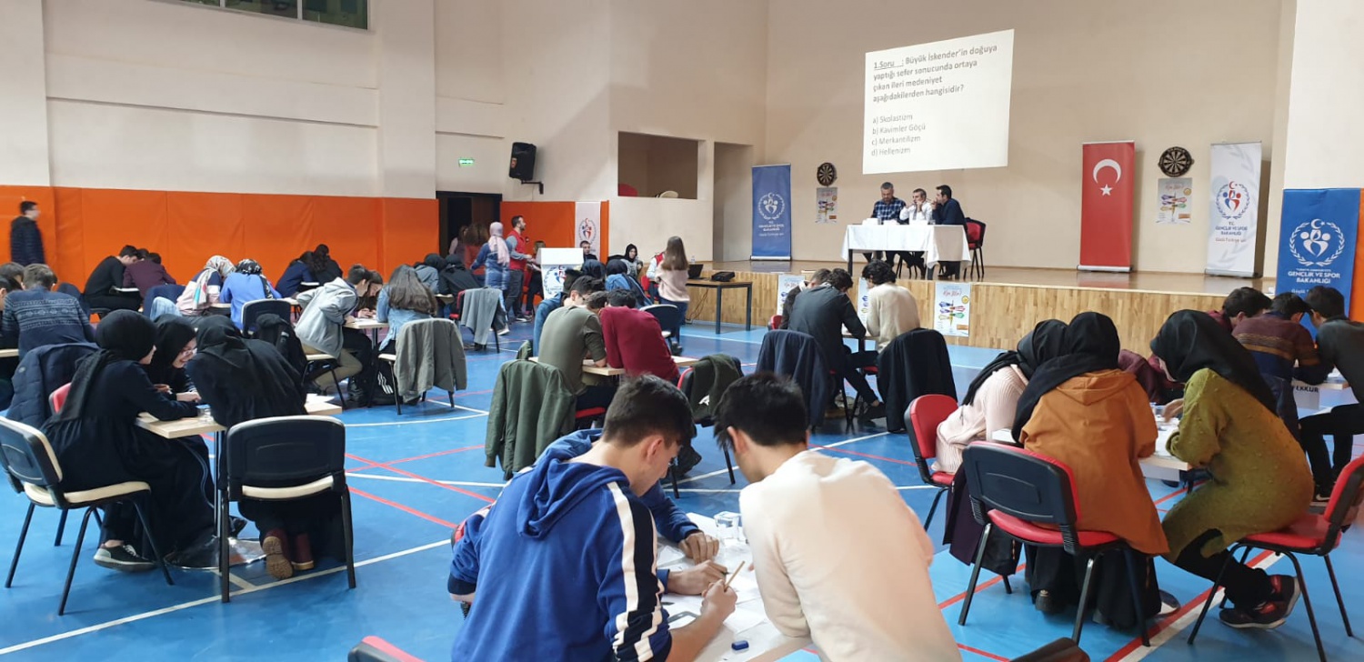 Gençler bilgi yarışmasında ter döktü 15