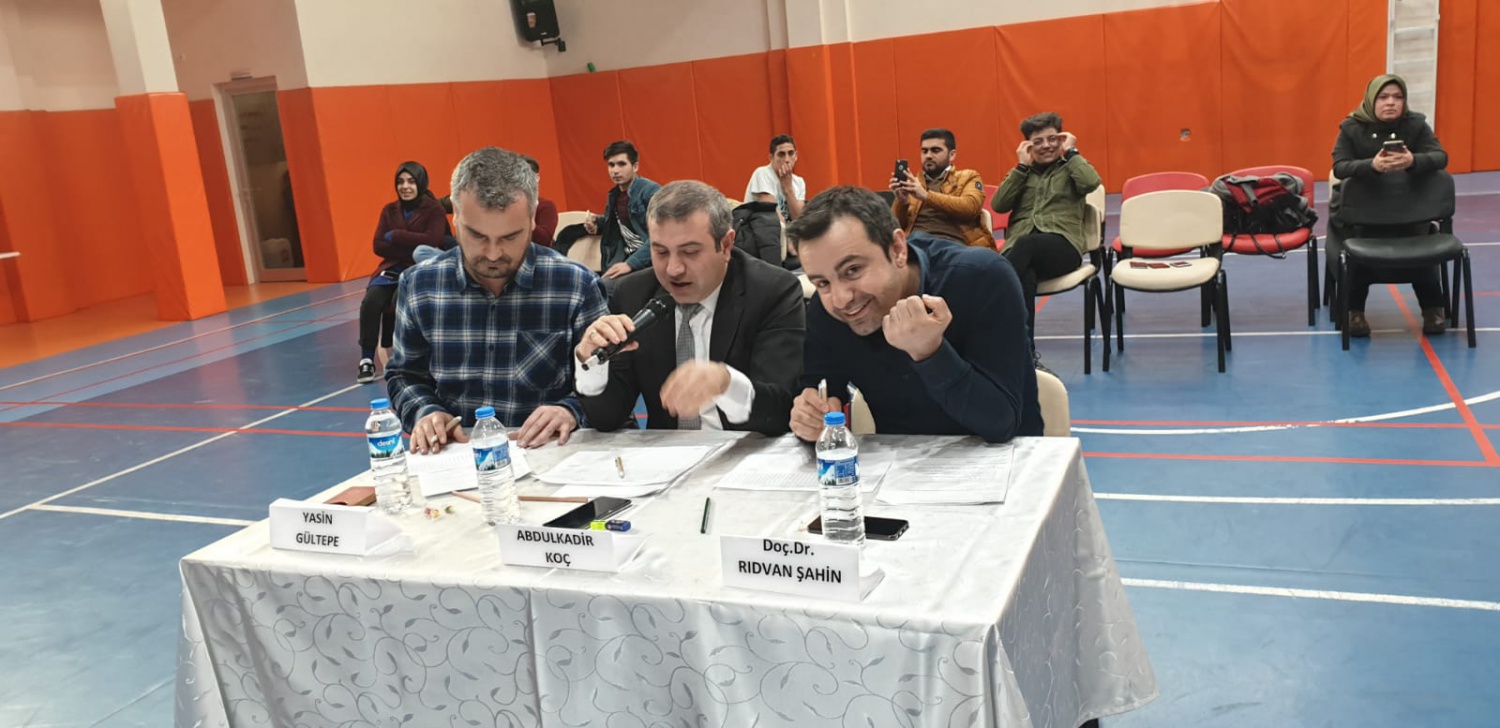 Gençler bilgi yarışmasında ter döktü 13