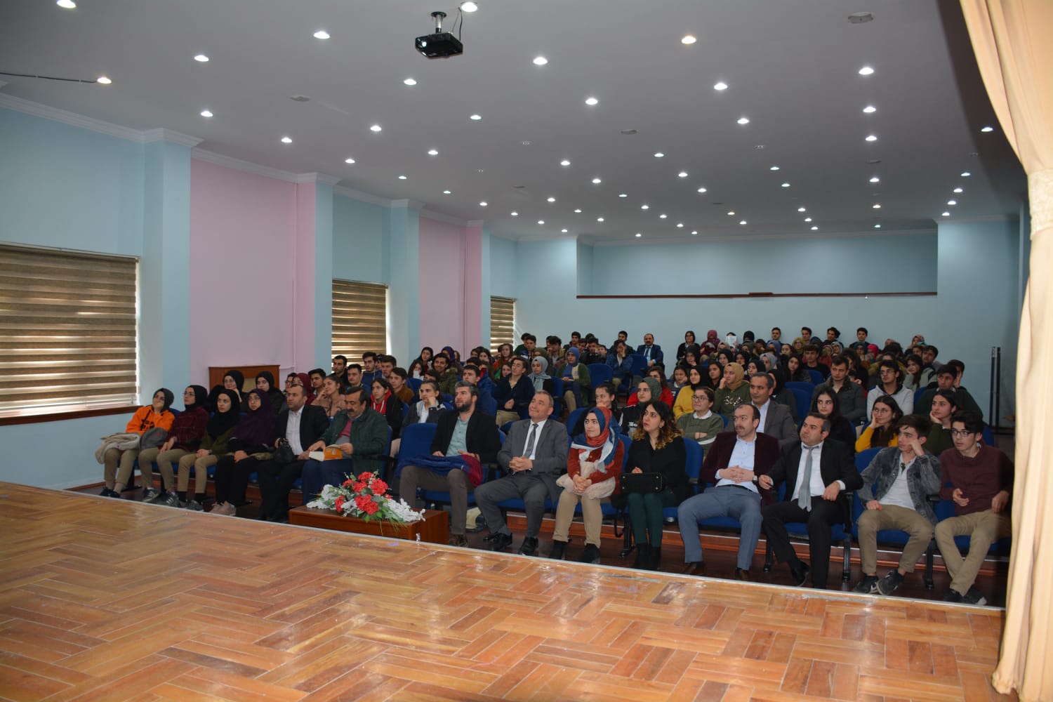 Demir öğrencilerle buluştu 10