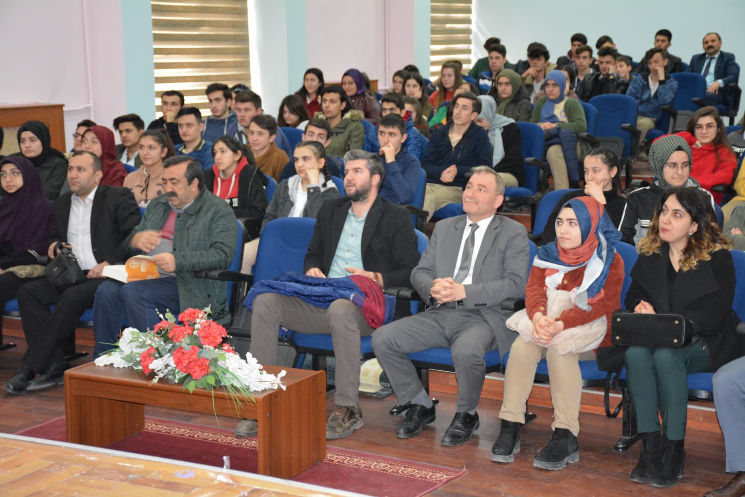 Demir öğrencilerle buluştu 11