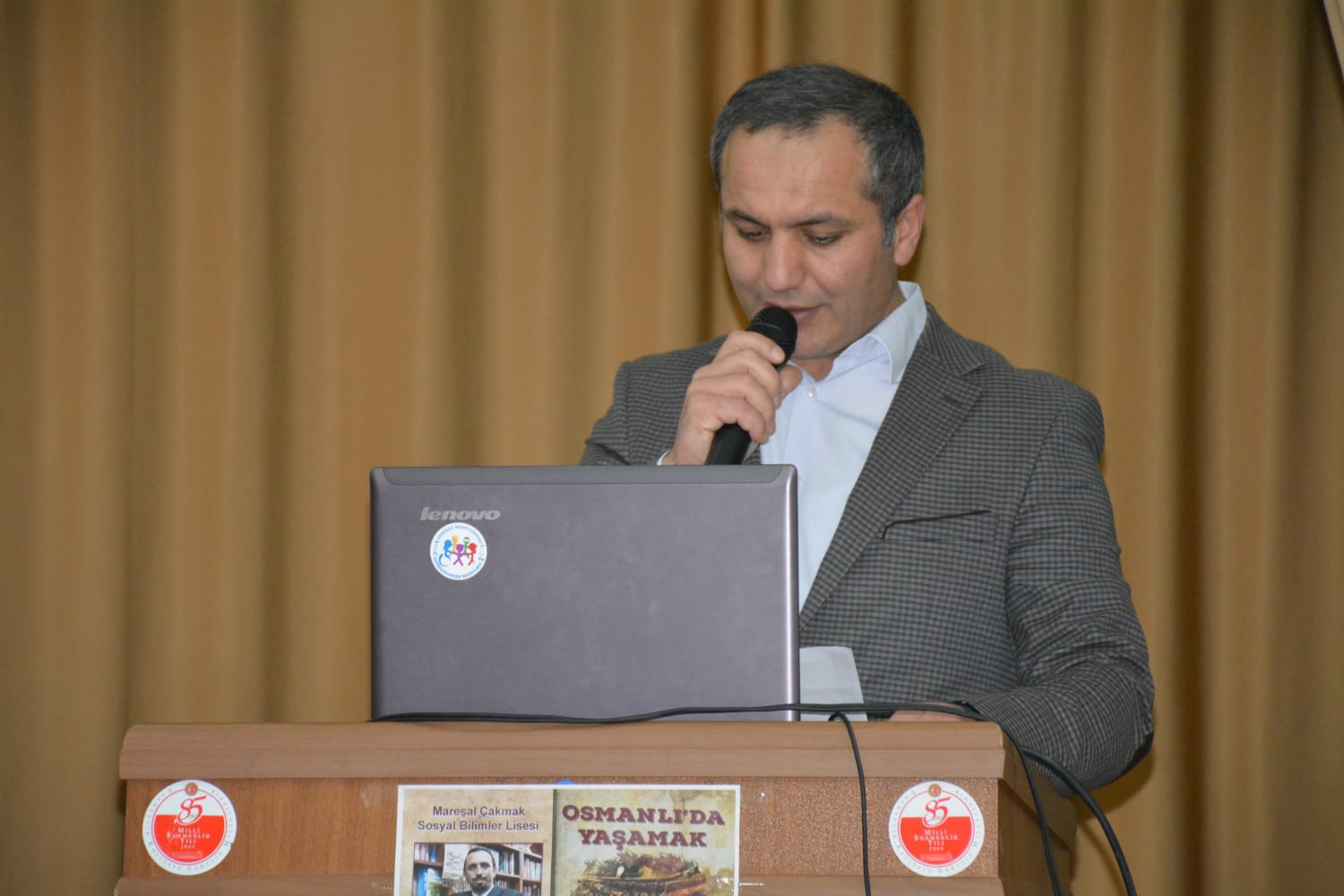 Demir öğrencilerle buluştu 13